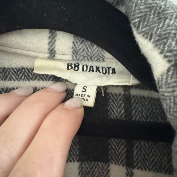 BB Dakota Shacket - Picture 2 of 2